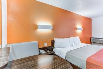 Hotel Motel 6 Portland South