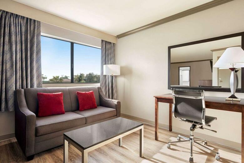 Hotel Baymont By Wyndham Monterey Park