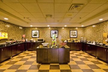 Hotel Hampton Inn And Suites Airport