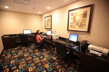 Hotel Hampton Inn And Suites Airport
