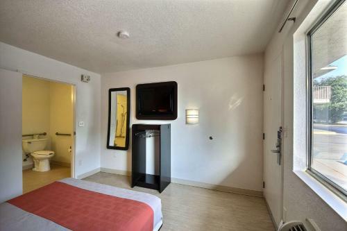 Hotel Motel 6 San Marcos
