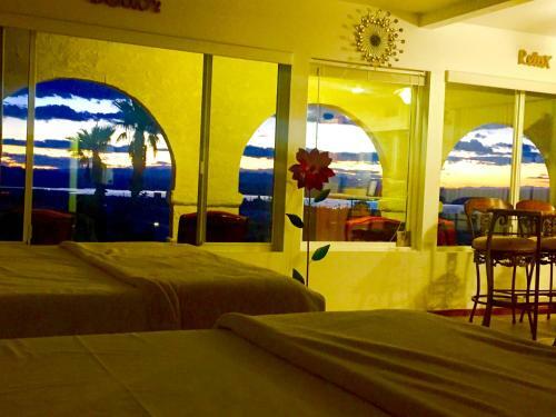Estate With 2 Houses Panoramic Lake Views