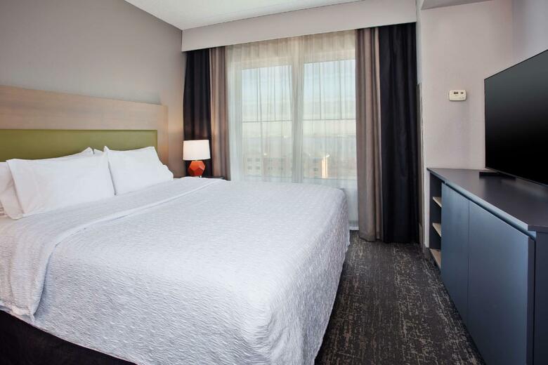Hotel Country Inn & Suites