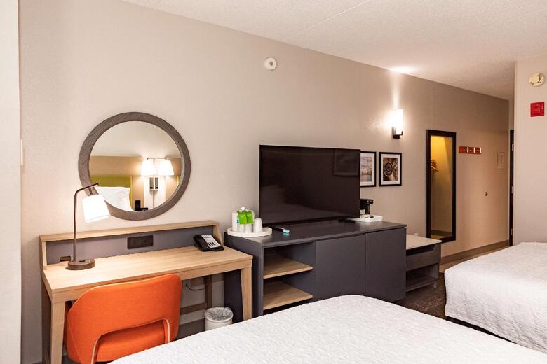 Hotel Country Inn & Suites