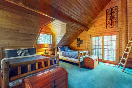 Soaring Pines Lodge & Bunkhouse