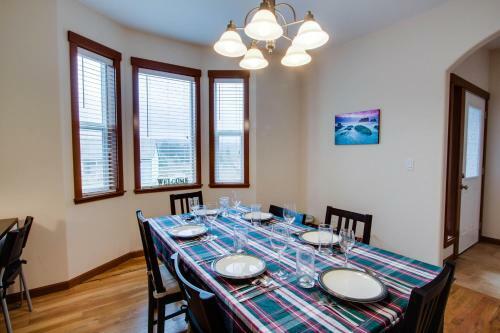 Mountain View Coastal Retreat