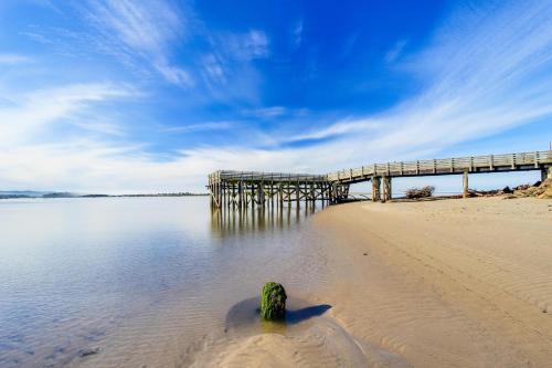 Cottage By The Bay!