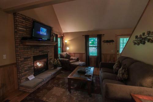 Couples Paradise II - Hocking Hills Cabin