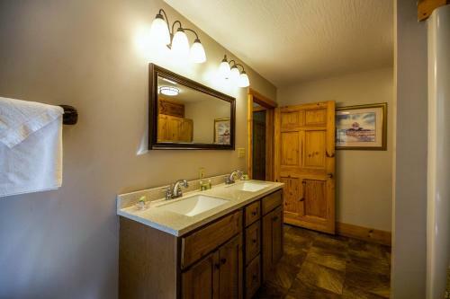 Dogwood - Hocking Hills Cabin