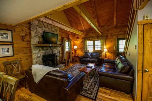 Dogwood - Hocking Hills Cabin
