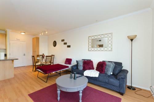 Downtown La Mediterranean Apartment