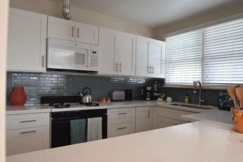 Boutique Fairfax Apartment