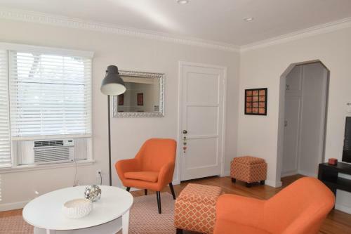 Boutique Fairfax Apartment