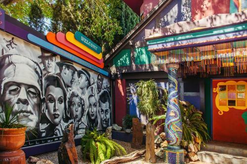 Hollywood Bed & Breakfast