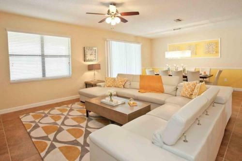 9157 Wedge House