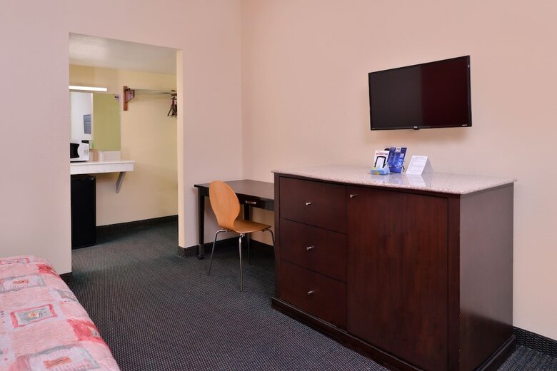 Motel Scottish Inn And Suites
