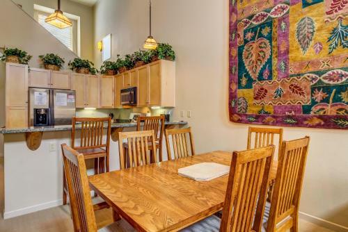 Mammoth Green Condos