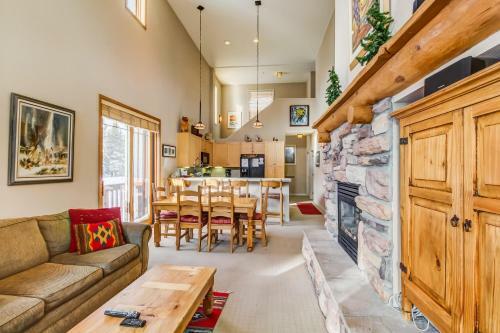 Mammoth Green Condos