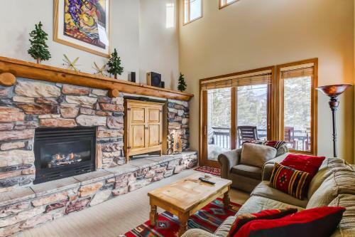 Mammoth Green Condos