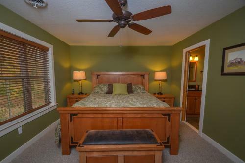 Barley Moon Retreat Five-bedroom Holiday Home