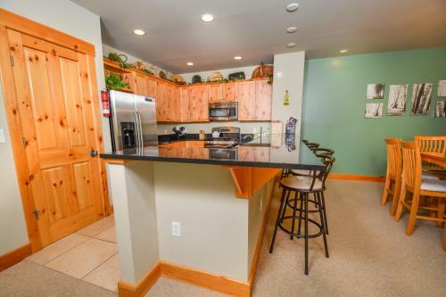 Touch The Sky Four-bedroom Townhome