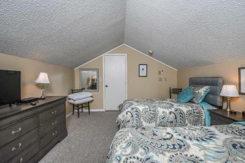 Snow Place Like Home Three-bedroom Holiday Home