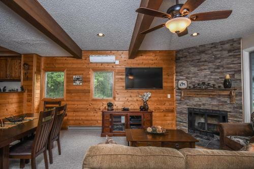 Snow Place Like Home Three-bedroom Holiday Home