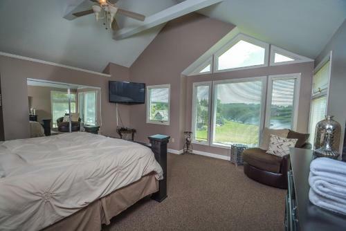 Creeks Edge Three-bedroom Holiday Home
