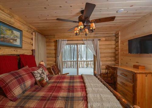 Big Log Lodge Four-bedroom Holiday Home