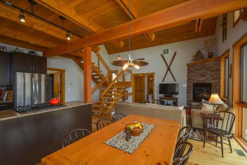 Livin' Lodge Three-bedroom Holiday Home