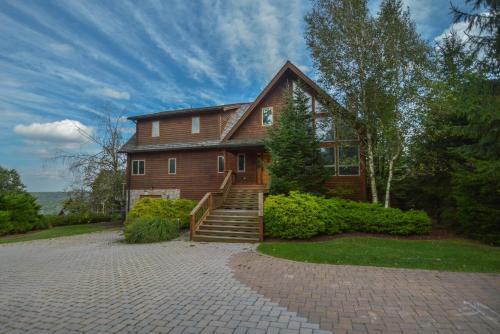 Steden Court Eight-bedroom Holiday Home