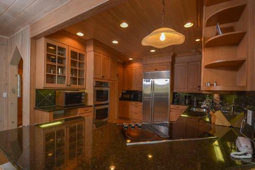 Steden Court Eight-bedroom Holiday Home