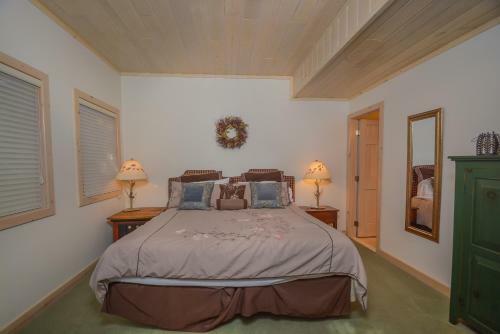 Steden Court Eight-bedroom Holiday Home