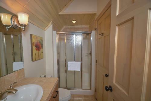 Steden Court Eight-bedroom Holiday Home