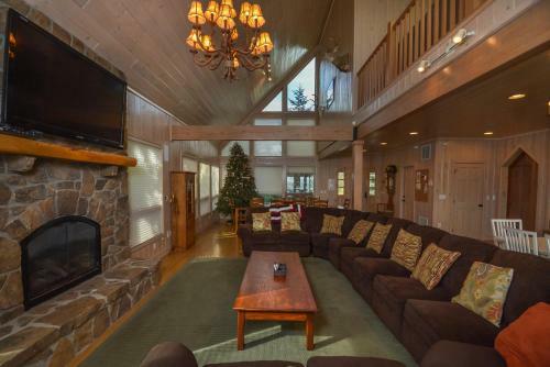 Steden Court Eight-bedroom Holiday Home