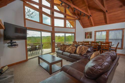 Mountain Dreams Five-bedroom Holiday Home