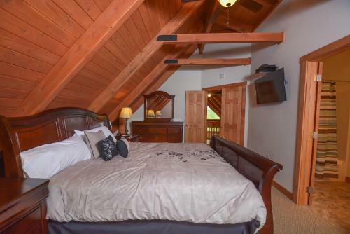 Mountain Dreams Five-bedroom Holiday Home