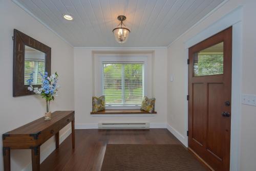 Lake Stone Manor Five-bedroom Holiday Home
