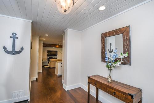 Lake Stone Manor Five-bedroom Holiday Home