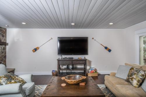 Lake Stone Manor Five-bedroom Holiday Home