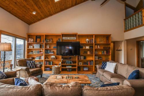 Infinite View Five-bedroom Holiday Home