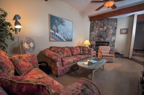 Ski Harbor #07 Four-bedroom Townhome