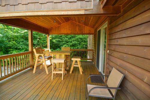 Rocky Adventures Five-bedroom Holiday Home