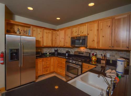 Baraboo Lodge Four-bedroom Holiday Home