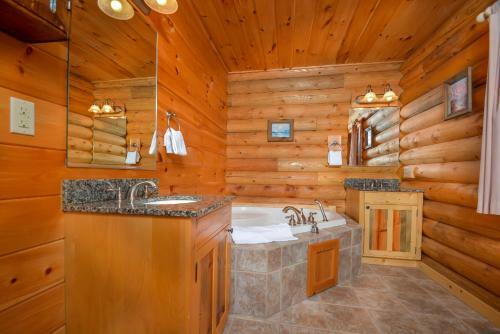 Old Bruin's Den Four-bedroom Holiday Home