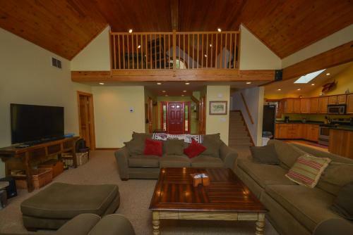 All Decked Out Four-bedroom Holiday Home