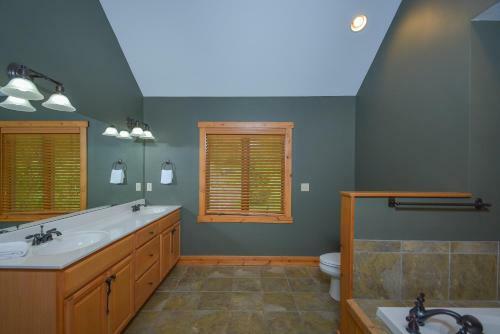 Coppertop Lodge Four-bedroom Holiday Home