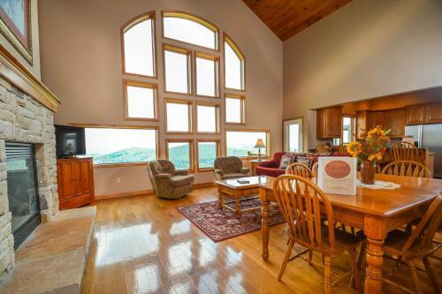 Vista Emmanuel Four-bedroom Holiday Home