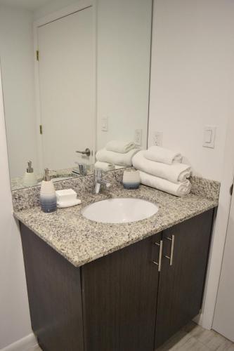 Apartamento Alhambra View | 2 Bedroom | 4th Flr 02