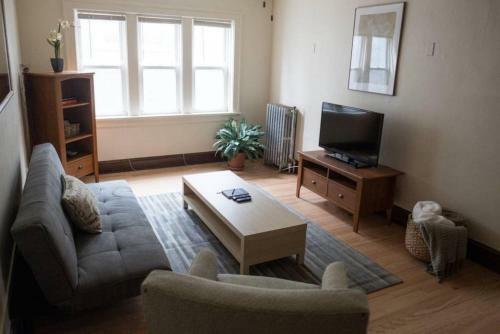 Brady Street One Bedroom Apartment